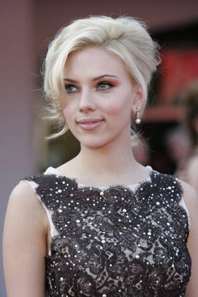 Scarlett Johansson at the premiere of the movie A Love Song for Bobby Long Lovesong for Bobby Long at the Biennale di Venezia 2004 61 Venice International Film Festival at the Palazzo del Cinema Venice, 02 09 2004 Foto:xD.xBedrosianx xFuturexImagex long_4919