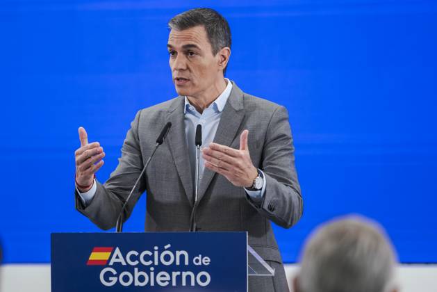 Spanish Prime Minister Pedro Sánchez in Madrid, Spain - 12 Sep 2024 Spanish Prime Minister, Pedro Sanchez presented the new campaign titled Public transport, do you get it? aimed at promoting the use of public transport. The event was also attended by the Minister of Transport and Sustainable Mobility, Oscar Puente. This initiative is part of the government s efforts to encourage more sustainable mobility, reducing the use of private vehicles, thereby lowering emissions and easing traffic congestion in major cities. Madrid Spain Copyright: xGuillermoxGutierrezxCarrascalx xSOPAxImagesx 2024_09_12_PS_Transporte_07