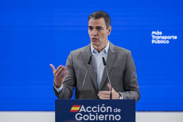Spanish Prime Minister Pedro Sánchez in Madrid, Spain - 12 Sep 2024 Spanish Prime Minister, Pedro Sanchez presented the new campaign titled Public transport, do you get it? aimed at promoting the use of public transport. The event was also attended by the Minister of Transport and Sustainable Mobility, Oscar Puente. This initiative is part of the government s efforts to encourage more sustainable mobility, reducing the use of private vehicles, thereby lowering emissions and easing traffic congestion in major cities. Madrid Spain Copyright: xGuillermoxGutierrezxCarrascalx xSOPAxImagesx 2024_09_12_PS_Transporte_05
