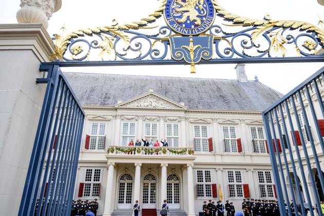 Den Haag, The Netherlands, 2024-09-17 14:17:51 THE HAGUE, 17-09-2024, Noordeinde PalaceKing Willem Alexander and Queen Maxima with Princess Amalia and Princess Alexia and Prince Constantijn with Princess Laurentien during Princess Day on the balcony of Noordeinde Palace PHOTO: NL Beeld Patrick van Emst Credit: NL Beeld Patrick van Emst  Copyright: xx x