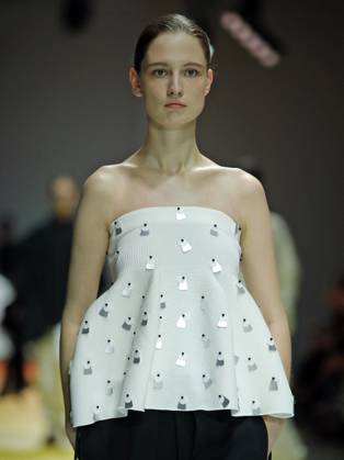 PFW - CFCL Runway A model walks the runway during the CFCL Womenswear Spring-Summer 2025 show as part of Paris Fashion Week on September 23, 2024 in Paris, France. Photo by Alain-Gil Gonzalez ABACAPRESS.COM Paris France  Copyright: xGonzalezxAlain-Gil ABACAx