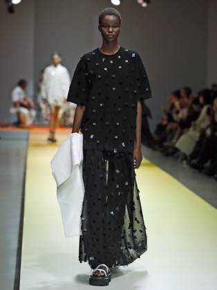 PFW - CFCL Runway A model walks the runway during the CFCL Womenswear Spring-Summer 2025 show as part of Paris Fashion Week on September 23, 2024 in Paris, France. Photo by Alain-Gil Gonzalez ABACAPRESS.COM Paris France  Copyright: xGonzalezxAlain-Gil ABACAx