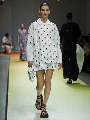 PFW - CFCL Runway A model walks the runway during the CFCL Womenswear Spring-Summer 2025 show as part of Paris Fashion Week on September 23, 2024 in Paris, France. Photo by Alain-Gil Gonzalez ABACAPRESS.COM Paris France  Copyright: xGonzalezxAlain-Gil ABACAx
