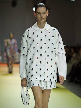 PFW - CFCL Runway A model walks the runway during the CFCL Womenswear Spring-Summer 2025 show as part of Paris Fashion Week on September 23, 2024 in Paris, France. Photo by Alain-Gil Gonzalez ABACAPRESS.COM Paris France  Copyright: xGonzalezxAlain-Gil ABACAx