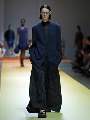 PFW - CFCL Runway A model walks the runway during the CFCL Womenswear Spring-Summer 2025 show as part of Paris Fashion Week on September 23, 2024 in Paris, France. Photo by Alain-Gil Gonzalez ABACAPRESS.COM Paris France  Copyright: xGonzalezxAlain-Gil ABACAx