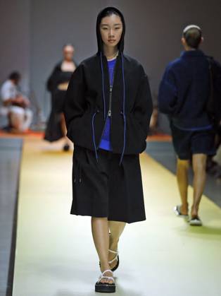 PFW - CFCL Runway A model walks the runway during the CFCL Womenswear Spring-Summer 2025 show as part of Paris Fashion Week on September 23, 2024 in Paris, France. Photo by Alain-Gil Gonzalez ABACAPRESS.COM Paris France  Copyright: xGonzalezxAlain-Gil ABACAx