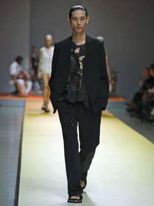 PFW - CFCL Runway A model walks the runway during the CFCL Womenswear Spring-Summer 2025 show as part of Paris Fashion Week on September 23, 2024 in Paris, France. Photo by Alain-Gil Gonzalez ABACAPRESS.COM Paris France  Copyright: xGonzalezxAlain-Gil ABACAx