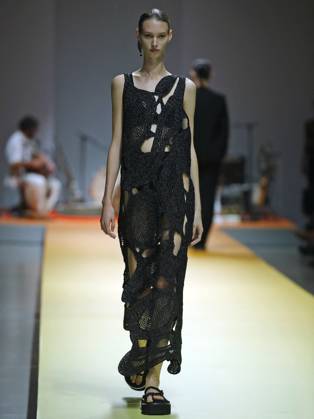 PFW - CFCL Runway A model walks the runway during the CFCL Womenswear Spring-Summer 2025 show as part of Paris Fashion Week on September 23, 2024 in Paris, France. Photo by Alain-Gil Gonzalez ABACAPRESS.COM Paris France  Copyright: xGonzalezxAlain-Gil ABACAx