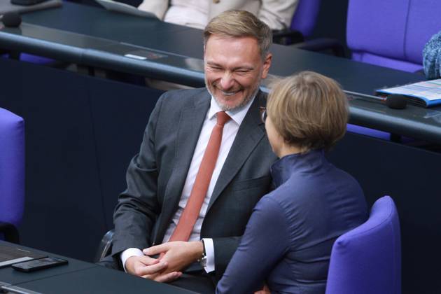 Berlin, Germany, 25 09 2024 German Bundestag 187 Bundestag session Federal Minister of Finance Christian Lindner FDP and Franziska Brantner, Greens, Parliamentary State Secretary to the Federal Minister of Economics and Climate Protection, in conversation Copyright: xdtsxNachrichtenagenturx dts_47130