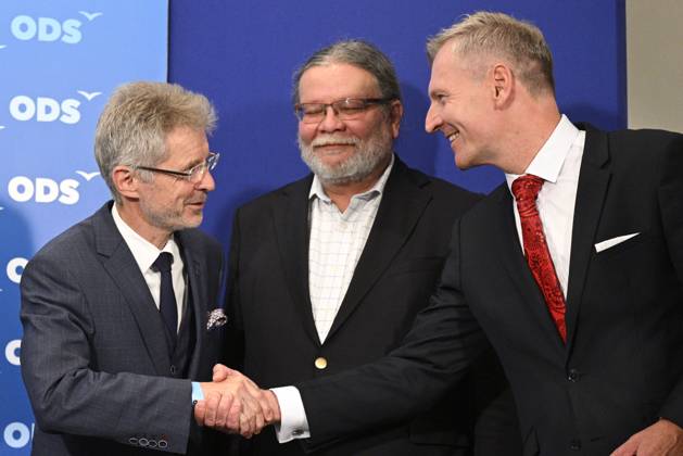 Czech Senate President Milos Vystrcil shake hands with newly elected Senator Zdenek Hraba at a press conference of Civic Democratic Party representatives on the results of the second round of the Senate elections at the ODS election headquarters, Prague, September 28, 2024. On the photo from left: Milos Vystrcil, MEP Alexandr Vondra and Zdenek Hraba. The second and final round of elections to one-third of the Senate, the upper house of parliament, continued in the Czech Republic today, on September 28, 2024, and voters will decide on 22 senators as five candidates were elected in the first round a week ago already. (CTKxPhoto MichalxKamaryt) CTKPhotoP2024092805168  CTKPhotoP2024092805168