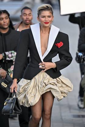 PFW Louis Vuitton Outside Arrivals Zendaya arriving at Louis Vuitton show during Paris Fashion Week in Paris, France on October 1, 2024. Photo by Julien Reynaud APS-Medias ABACAPRESS.COM Paris France  Copyright: xReynaudxJulien APS-Medias ABACAx