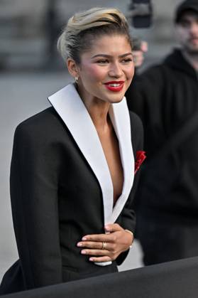 PFW Louis Vuitton Outside Arrivals Zendaya arriving at Louis Vuitton show during Paris Fashion Week in Paris, France on October 1, 2024. Photo by Julien Reynaud APS-Medias ABACAPRESS.COM Paris France  Copyright: xReynaudxJulien APS-Medias ABACAx