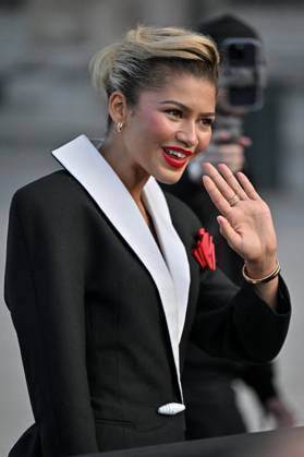 PFW Louis Vuitton Outside Arrivals Zendaya arriving at Louis Vuitton show during Paris Fashion Week in Paris, France on October 1, 2024. Photo by Julien Reynaud APS-Medias ABACAPRESS.COM Paris France  Copyright: xReynaudxJulien APS-Medias ABACAx