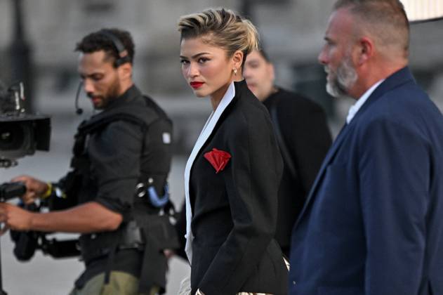 PFW Louis Vuitton Outside Arrivals Zendaya arriving at Louis Vuitton show during Paris Fashion Week in Paris, France on October 1, 2024. Photo by Julien Reynaud APS-Medias ABACAPRESS.COM Paris France  Copyright: xReynaudxJulien APS-Medias ABACAx