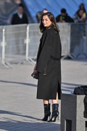 PFW Louis Vuitton Outside Arrivals Ana de Armas arriving at Louis Vuitton show during Paris Fashion Week in Paris, France on October 1, 2024. Photo by Julien Reynaud APS-Medias ABACAPRESS.COM Paris France  Copyright: xReynaudxJulien APS-Medias ABACAx