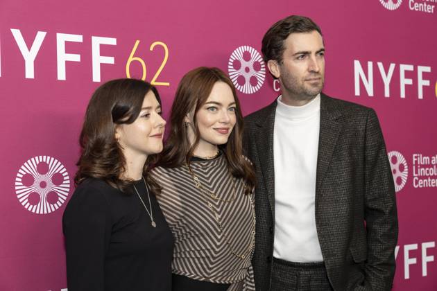 Entertainment Bilder des Tages October 5, 2024, New York, New York, United States: Ali Herting, Emma Stone wearing dress by Louis Vuitton and Dave MaCary attend premiere of A Real Pain during 62nd annual New York Film Festival at Alice Tully Hall on October 5, 2024 New York United States - ZUMAr339 20241005_znp_r339_032 Copyright: xLevxRadinx