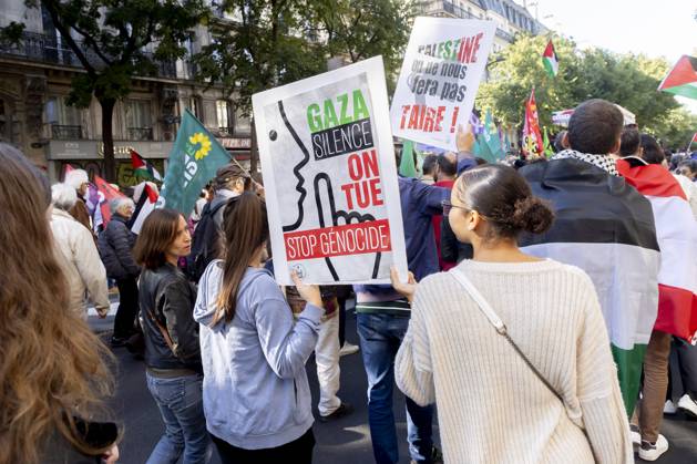 Paris, France October 5, 2024 - Demonstration organized by the Association France Palestine SolidaritÃ (AFPS) to denounce Israel s war in Gaza and Lebanon. Pro-Palestinian demonstrators are participating in national marches across EMEA to mark the start of Israel s war in Gaza after the Hamas attacks of October 7th 2023. They are calling for a ceasefire in the Middle East and an end to the supply of arms to Israel GUERRE, MANIFESTATION PRO PALESTINIENNE, GAZA, PROCHE ORIENT, MOYEN ORIENT, MIDDLE EAST, LIBAN, CONFLIT, GEOPOLITIQUE, ISRAEL, MANIFESTANTS, ARABES, POLITIQUE, GOUVERNEMENT, DIASPORA, MOUVEMENT DE RESISTANCE, TERRITOIRES PALESTINIENS OCCUPES, MORTS, BOMBARDEMENTS  Copyright: xVincentxIsorex