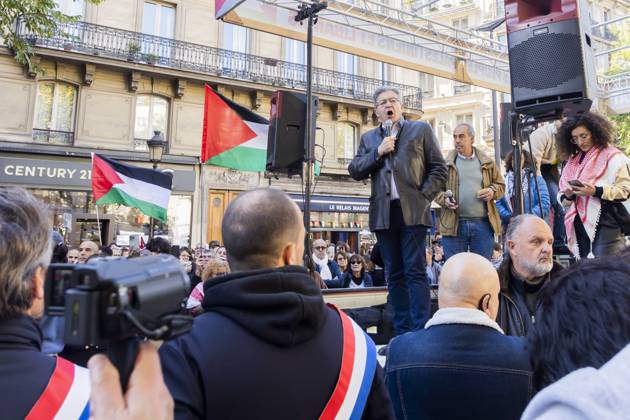 Paris, France October 5, 2024 - Demonstration organized by the Association France Palestine SolidaritÃ (AFPS) to denounce Israel s war in Gaza and Lebanon. Pro-Palestinian demonstrators are participating in national marches across EMEA to mark the start of Israel s war in Gaza after the Hamas attacks of October 7th 2023. They are calling for a ceasefire in the Middle East and an end to the supply of arms to Israel - Jean-Luc Melenchon GUERRE, MANIFESTATION PRO PALESTINIENNE, GAZA, PROCHE ORIENT, MOYEN ORIENT, MIDDLE EAST, LIBAN, CONFLIT, GEOPOLITIQUE, ISRAEL, MANIFESTANTS, ARABES, POLITIQUE, GOUVERNEMENT, DIASPORA, MOUVEMENT DE RESISTANCE, TERRITOIRES PALESTINIENS OCCUPES  Copyright: xVincentxIsorex