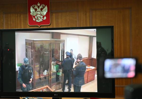 Russia US Citizen Mercenary Trial 8780930 07.10.2024 A screen displays the live broadcast of a verdict hearing of the Moscow City Court on US retiree Stephen Hubbard, 72, accused of fighting against Russia as a mercenary for Ukraine, appears on a screen in a court building in Moscow, Russia. The court on October 7 sentenced Hubbard to nearly seven years in prison. Kirill Zykov Sputnik Moscow Russia  Copyright: xKirillxZykovx