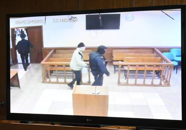 Russia US Citizen Mercenary Trial 8780929 07.10.2024 A screen displays the live broadcast of a verdict hearing of the Moscow City Court on US retiree Stephen Hubbard, 72, accused of fighting against Russia as a mercenary for Ukraine, appears on a screen in a court building in Moscow, Russia. The court on October 7 sentenced Hubbard to nearly seven years in prison. Kirill Zykov Sputnik Moscow Russia  Copyright: xKirillxZykovx