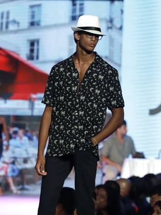 (241012) -- COLOMBO, Oct. 12, 2024 -- A model presents a creation during the Youth Fashion Show in Colombo, Sri Lanka, on Oct. 11, 2024. (Photo by Xinhua) SRI LANKA-COLOMBO-YOUTH FASHION SHOW AjithxPerera
