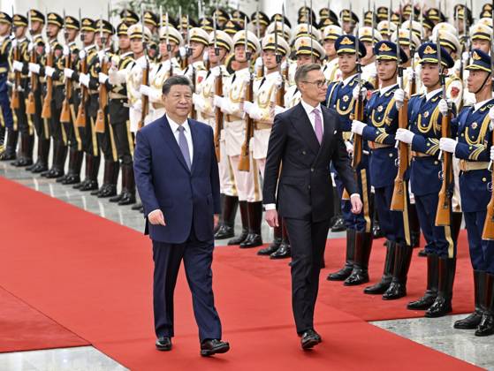 (241029) -- BEIJING, Oct. 29, 2024 -- Chinese President Xi Jinping holds a welcoming ceremony for Finnish President Alexander Stubb, who is on a state visit to China, in the Northern Hall of the Great Hall of the People prior to their talks in Beijing, capital of China, Oct. 29, 2024. Xi held talks with Stubb in Beijing on Tuesday. ) CHINA-BEIJING-XI JINPING-FINNISH PRESIDENT-TALKS (CN) YinxBogu