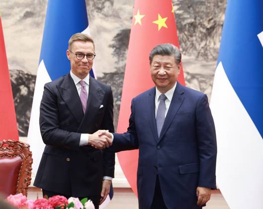 (241029) -- BEIJING, Oct. 29, 2024 -- Chinese President Xi Jinping shakes hands with Finnish President Alexander Stubb, who is on a state visit to China, at the Great Hall of the People in Beijing, capital of China, Oct. 29, 2024. Xi held talks with Stubb in Beijing on Tuesday. After the talks, the two heads of state witnessed the signing of multiple documents on bilateral cooperation. ) CHINA-BEIJING-XI JINPING-FINNISH PRESIDENT-TALKS (CN) WangxYe