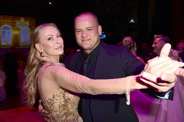 Jenny Elvers with son Paul Jolig at the 29 Leipzig Opera Ball 2024 at the Leipzig Opera Leipzig, 08 11 2024 Foto:xF.xKernx xFuturexImagex opernball_4296