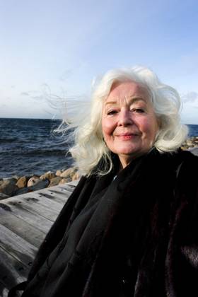 Dame Gwyneth Jones singer sangerska opera jan 2008 really big international opera star who is now in the fall of her career doing a minor role in the opera Salome at Malmö Opera Premiere in February Here during her stay in Malmö One of her favorite places in Malmö is Västra Hamnen c Sandra Henningsson Sydsvenskan IBL Malmö x2503x  Copyright: xSandraxHenningssonx xSydsvenskanx xIBLxBildbyrax