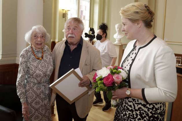 RegBm Franziska Giffey Lunch to Honours from Wolf Biermann, Honorary citizen from Berlin, subsequently to his 85 Birthday at Ballroom of Red City Hall in Berlin, and as Guest Margot Friedlaender, Berlin Germany, Germany