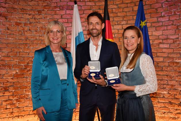 Bavarias Minister of State Ulrike Scharf, Sven Hannawald and Stefanie Hertel at the Bavarian State Medal for Social Merit 2025 award ceremony in the Allerheiligen Hofkirche, Residenz on 3 April 2025 in Munich Bavarian State Medal for Stefanie Hertel and Sven Hannawald in Munich