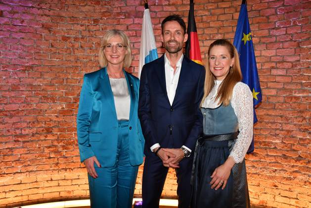 Bavarias Minister of State Ulrike Scharf, Sven Hannawald and Stefanie Hertel at the Bavarian State Medal for Social Merit 2025 award ceremony in the Allerheiligen Hofkirche, Residenz on 3 April 2025 in Munich Bavarian State Medal for Stefanie Hertel and Sven Hannawald in Munich