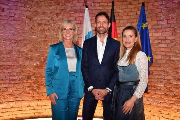 Bavarias Minister of State Ulrike Scharf, Sven Hannawald and Stefanie Hertel at the Bavarian State Medal for Social Merit 2025 award ceremony in the Allerheiligen Hofkirche, Residenz on 3 April 2025 in Munich Bavarian State Medal for Stefanie Hertel and Sven Hannawald in Munich