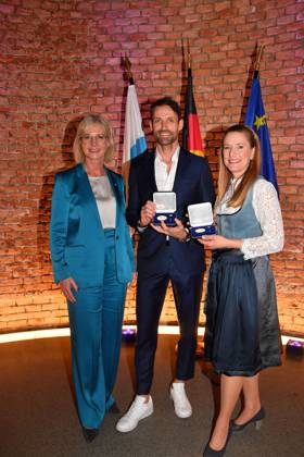Bavarias Minister of State Ulrike Scharf, Sven Hannawald and Stefanie Hertel at the Bavarian State Medal for Social Merit 2025 award ceremony in the Allerheiligen Hofkirche, Residenz on 3 April 2025 in Munich Bavarian State Medal for Stefanie Hertel and Sven Hannawald in Munich