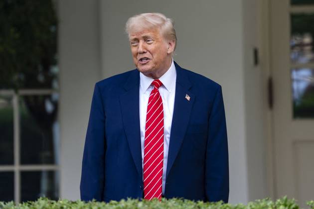 President Donald Trump Speaks with Reporters Outside Oval President Donald Trump speaks with reporters outside the West Wing of the White House in Washington, DC on Thursday, May 8, 2025. Photo by Bonnie Cash Pool ABACAPRESS.COM WASHINGTON DC United States  Copyright: xPool ABACAx