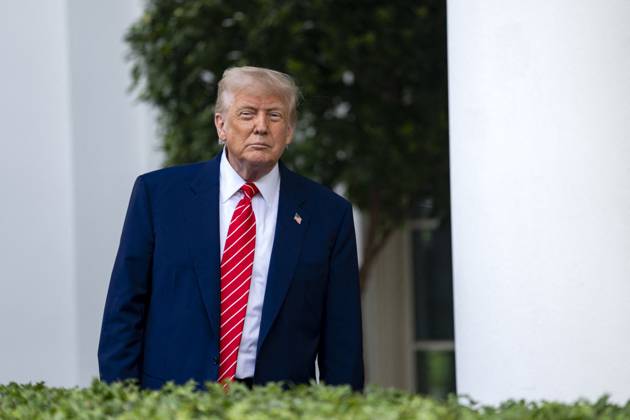 President Donald Trump Speaks with Reporters Outside Oval President Donald Trump looks on while answering questions from reporters outside the West Wing of the White House in Washington, DC on Thursday, May 8, 2025. Photo by Bonnie Cash Pool ABACAPRESS.COM WASHINGTON DC United States  Copyright: xPool ABACAx