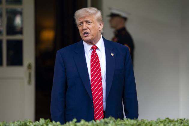 President Donald Trump Speaks with Reporters Outside Oval President Donald Trump speaks with reporters outside the West Wing of the White House in Washington, DC on Thursday, May 8, 2025. Photo by Bonnie Cash Pool ABACAPRESS.COM WASHINGTON DC United States  Copyright: xPool ABACAx