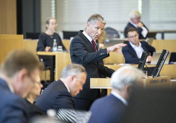 8 THURINGIAN STATE PARLIAMENT 17 PLENARY SESSION FOR EDITORIAL PURPOSES ONLY EDITORIAL USE ONLY p 15 05 2025 Erfurt Thuringian State Parliament 8 Election Period 17 Plenary Session photo Björn Höcke AfD , parliamentary party leader during his speech on the government declaration Germany Thuringia Erfurt Copyright SaschaxFromm Copyright: SaschaxFromm doc80n9ba82led3jjn46oj ,EDITORIAL USE ONLY Copyright: SaschaxFromm