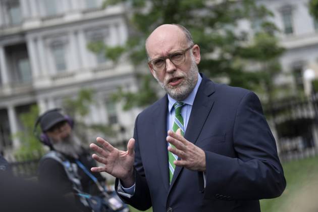 Russell Vought, Director, Office of Management and Budget (OMB) speaks to the media Russell Vought, Director, Office of Management and Budget (OMB) speaks to the media at the White House in Washington, DC, May 22, 2025. Credit: Chris Kleponis CNP AdMedia Washington District of Columbia United States of America EDITORIAL USE ONLY Copyright: xx CKB07190 CNP AdMediax admphotostwo932781