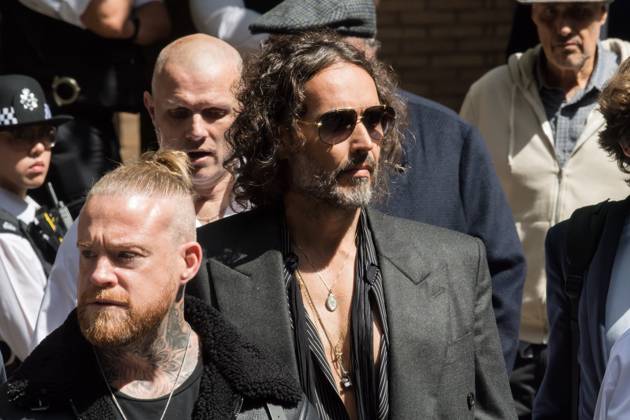 Russell Brand At Southwark Crown Court In London LONDON, UNITED KINGDOM MAY 30, 2025: British actor and comedian Russell Brand leaves Southwark Crown Court followed a plea and trial preparation hearing after being charged with rape, oral rape, indecent assault and two counts of sexual assault, between 1999 and 2005 in Bournemouth and the Westminster area in London, United Kingdom on May 30, 2025. London Greater London United Kingdom  Copyright: xWIktorxSzymanowiczx originalFilename: szymanowicz-russellb250530_npC60