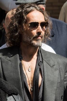Russell Brand At Southwark Crown Court In London LONDON, UNITED KINGDOM MAY 30, 2025: British actor and comedian Russell Brand leaves Southwark Crown Court followed a plea and trial preparation hearing after being charged with rape, oral rape, indecent assault and two counts of sexual assault, between 1999 and 2005 in Bournemouth and the Westminster area in London, United Kingdom on May 30, 2025. London Greater London United Kingdom  Copyright: xWIktorxSzymanowiczx originalFilename: szymanowicz-russellb250530_npe4d
