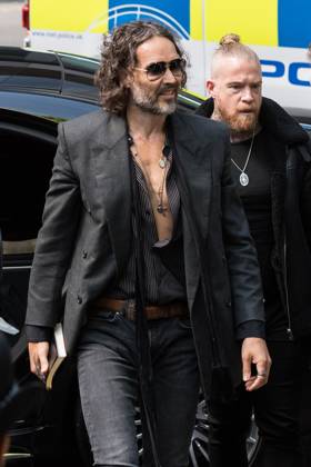Russell Brand At Southwark Crown Court In London LONDON, UNITED KINGDOM MAY 30, 2025: British actor and comedian Russell Brand arrives at Southwark Crown Court for a plea and trial preparation hearing after being charged with rape, oral rape, indecent assault and two counts of sexual assault, between 1999 and 2005 in Bournemouth and the Westminster area in London, United Kingdom on May 30, 2025. London Greater London United Kingdom  Copyright: xWIktorxSzymanowiczx originalFilename: szymanowicz-russellb250530_npJ0o