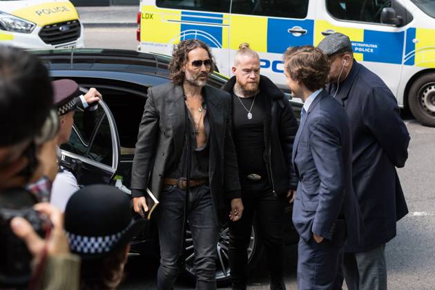 Russell Brand At Southwark Crown Court In London LONDON, UNITED KINGDOM MAY 30, 2025: British actor and comedian Russell Brand arrives at Southwark Crown Court for a plea and trial preparation hearing after being charged with rape, oral rape, indecent assault and two counts of sexual assault, between 1999 and 2005 in Bournemouth and the Westminster area in London, United Kingdom on May 30, 2025. London Greater London United Kingdom  Copyright: xWIktorxSzymanowiczx originalFilename: szymanowicz-russellb250530_npLg8