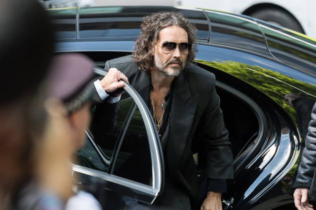 Russell Brand At Southwark Crown Court In London LONDON, UNITED KINGDOM MAY 30, 2025: British actor and comedian Russell Brand arrives at Southwark Crown Court for a plea and trial preparation hearing after being charged with rape, oral rape, indecent assault and two counts of sexual assault, between 1999 and 2005 in Bournemouth and the Westminster area in London, United Kingdom on May 30, 2025. London Greater London United Kingdom  Copyright: xWIktorxSzymanowiczx originalFilename: szymanowicz-russellb250530_npogB