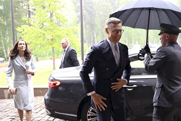 Finland s President Alexander Stubb and his wife Suzanne Innes-Stubb arrive at the Hanaholmen Cultural Centre in Espoo, Finland on 2nd June, 2025. Espoo Finland Copyright: xEmmixKorhonenx LKFTJK20250602170215LTFF