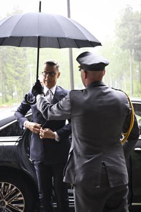 Finland s President Alexander Stubb arrives at the Hanaholmen Cultural Centre in Espoo, Finland on 2nd June, 2025. Espoo Finland Copyright: xEmmixKorhonenx LKFTFX20250602181649EMGR