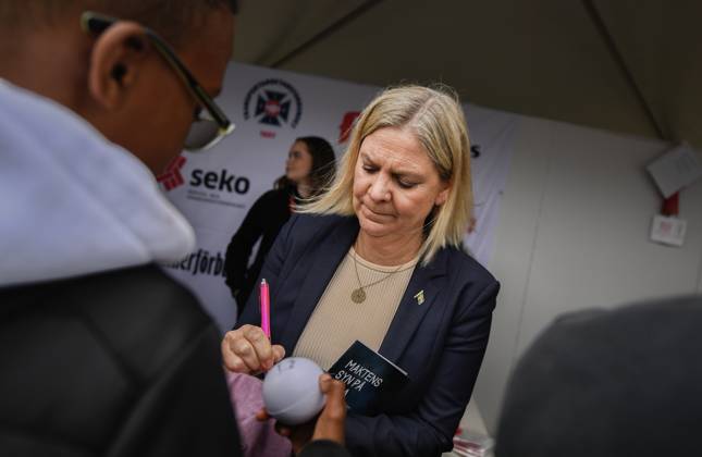 STOCKHOLM, SWEDEN 20250611 Social Democrat Party leader Magdalena Andersson meets voters during Järvaveckan at Spanga IP on Wednesday STOCKHOLM SWEDEN x12046x Copyright: xOscarxOlsson TTx JÄRVAVECKAN 2025 uK36IQFomaI