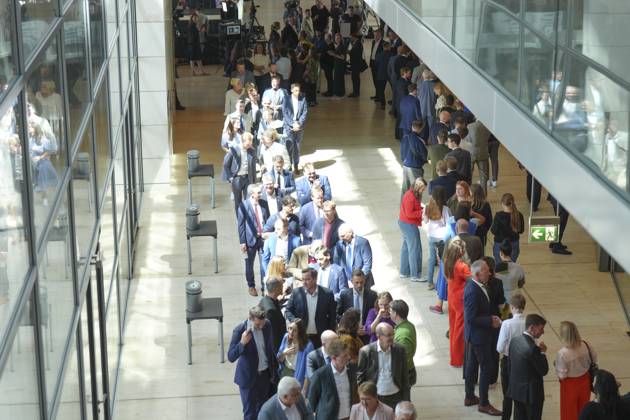 German Bundestag, 14 plenary session Long queue of MPs in the lobby of the German Bundestag during the election and voting for the members of the Parliamentary Control Committee PKG as part of the 14 session of the German Bundestag, Berlin, 26 06 2025