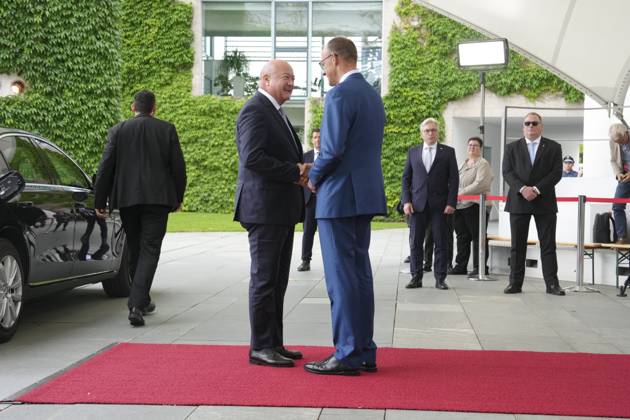 Federal Chancellor Merz receives Austrian Federal Chancellor Stocker Federal Chancellor Friedrich Merz together with Federal Chancellor Chistian Stocker at the handshake on arrival at the Federal Chancellery, Berlin, 27 06 2025 Berlin Berlin Germany