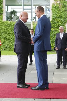 Federal Chancellor Merz receives Austrian Federal Chancellor Stocker Federal Chancellor Friedrich Merz together with Federal Chancellor Chistian Stocker at the handshake on arrival at the Federal Chancellery, Berlin, 27 06 2025 Berlin Berlin Germany